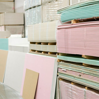 سعر جيد 15 مم مقاومة للحريق الجصي اللون الأحمر لسقف داخلي الانترنت