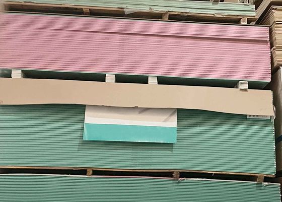 سعر جيد النمط الجديد Knauf مسطحة جيدة ألواح الجبس المقاومة للعفن مع الزخرفة الحديثة المستخدمة للسقف الجبس الانترنت