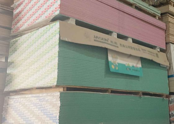 سعر جيد مخصص 9.5Mm / 10.5Mm / 12Mm لوحة الجبس القياسية مقاومة العفن الزخرفة الداخلية لوحة الجبس الانترنت